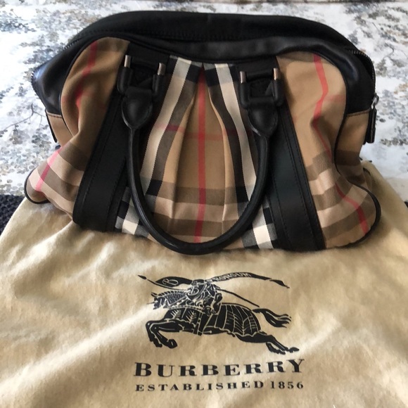 Authentic Burberry handbag with dust bag - Picture 2 of 7
